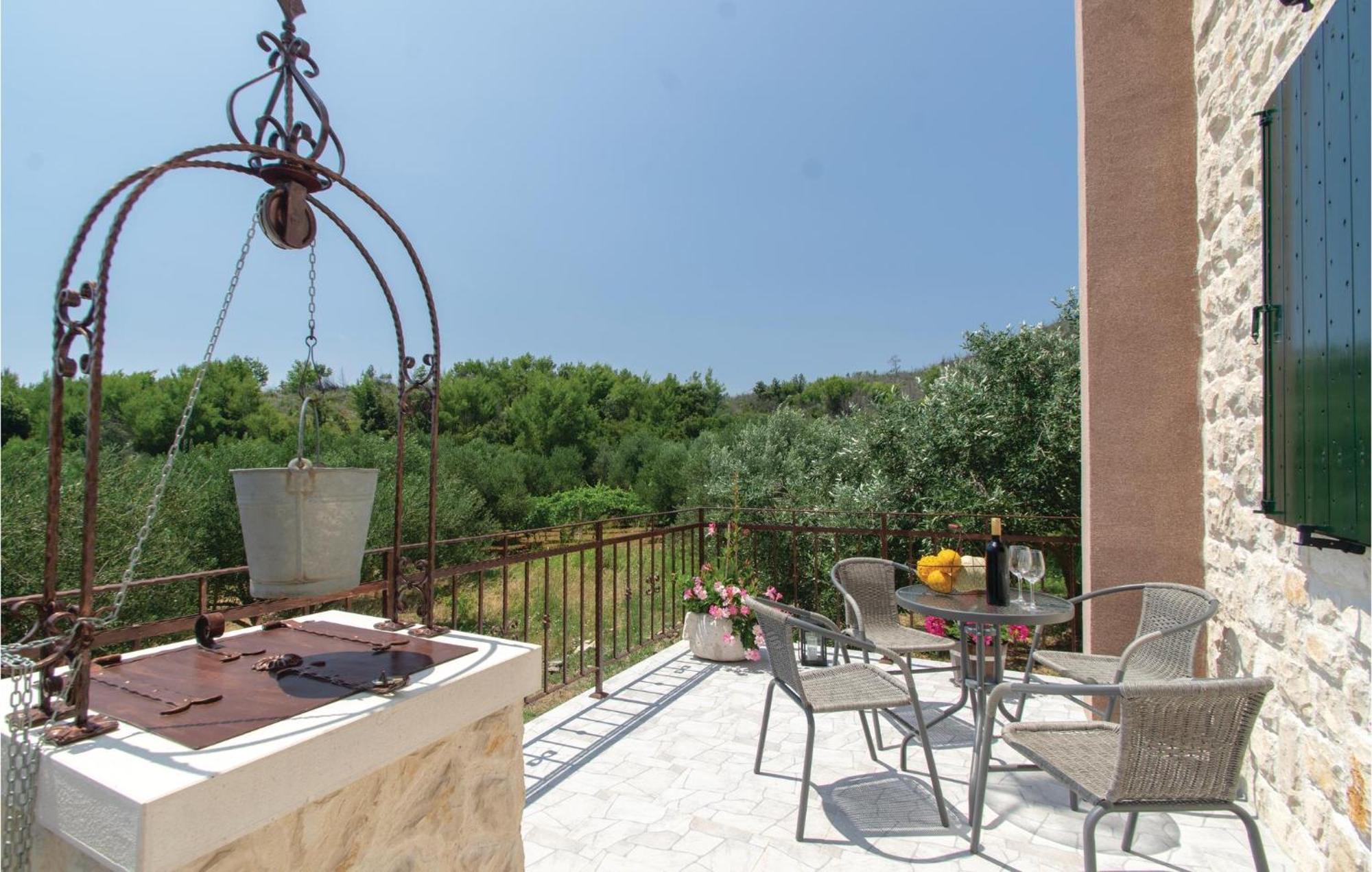 Awesome Home In Smokvica With Kitchen Exteriér fotografie