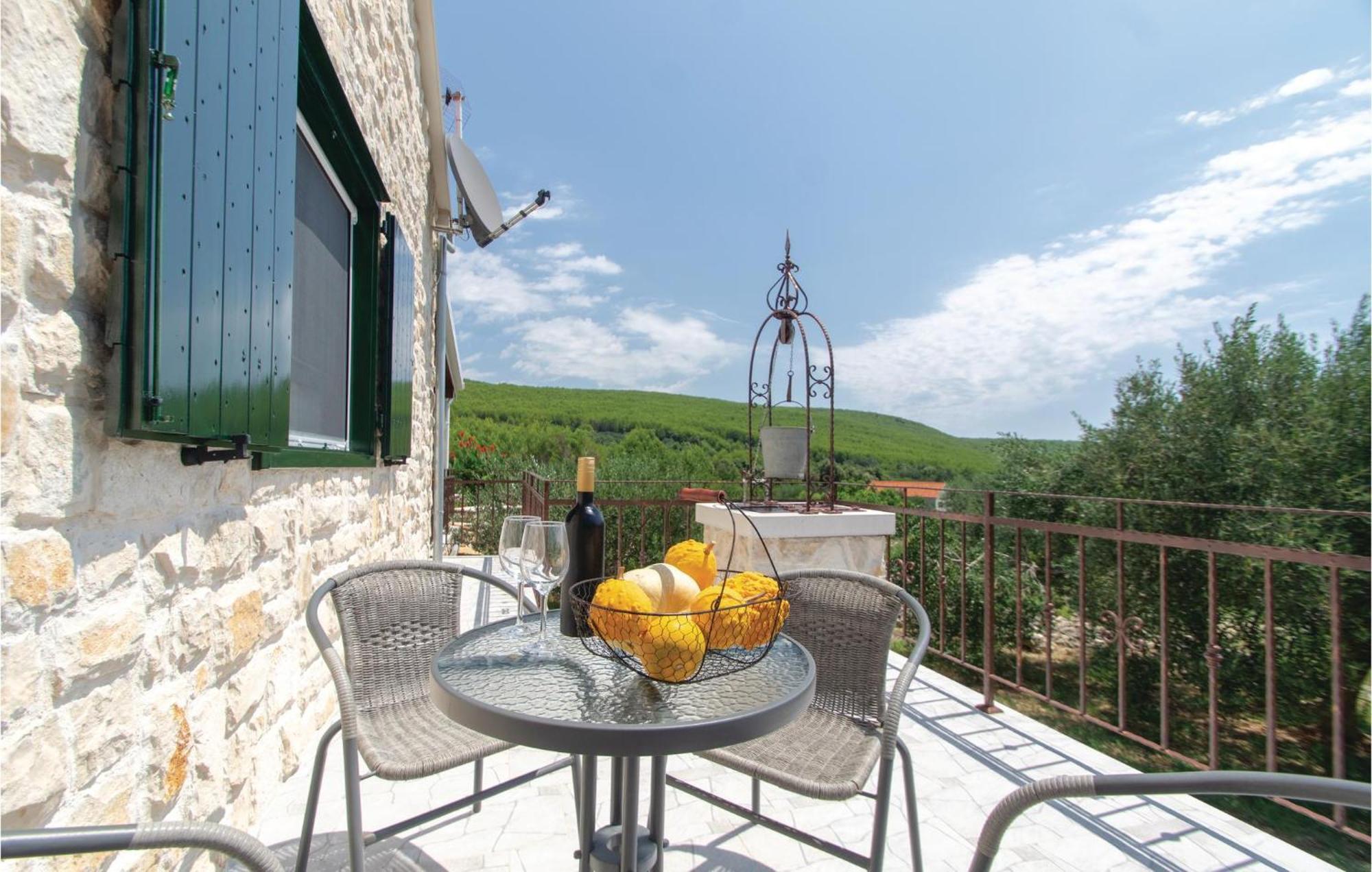 Awesome Home In Smokvica With Kitchen Exteriér fotografie